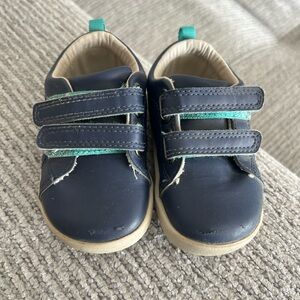 Ten little shoes